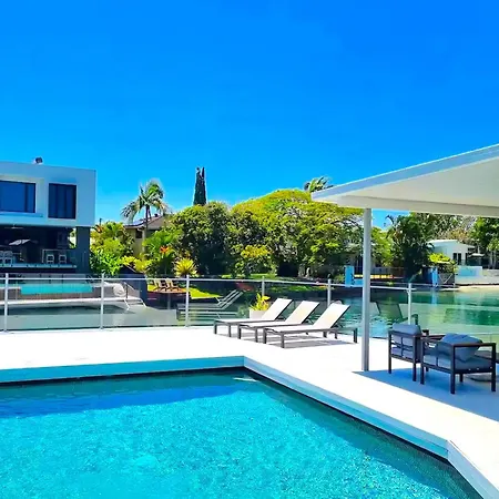 Spacious Palm Beach Home Near Creek, Beach & Cafes-3